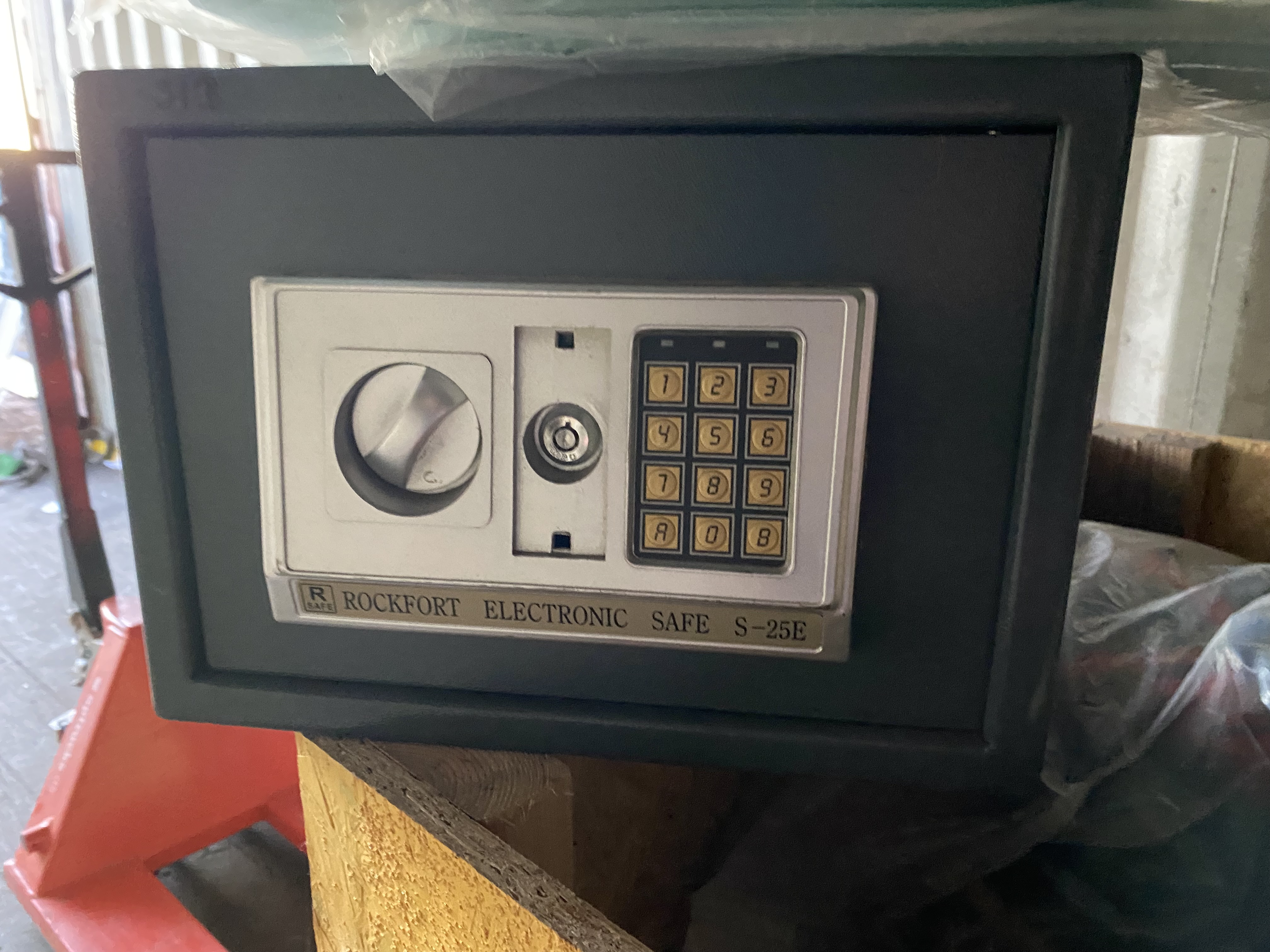 Safetybox, sort, 25x35x25, pengeskab, med kode